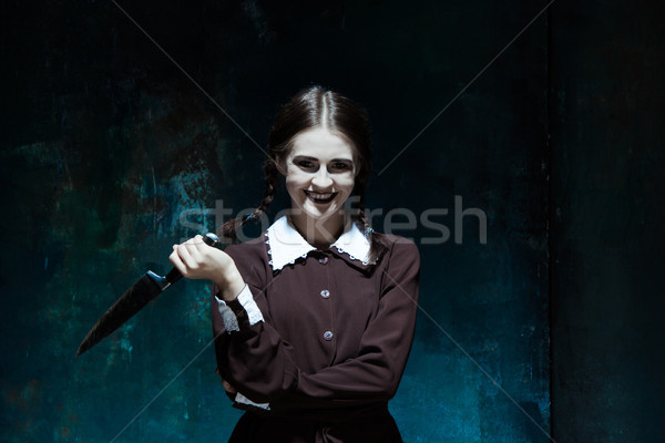 Portrait jeune fille uniforme scolaire tueur couteau [[stock_photo]] © master1305