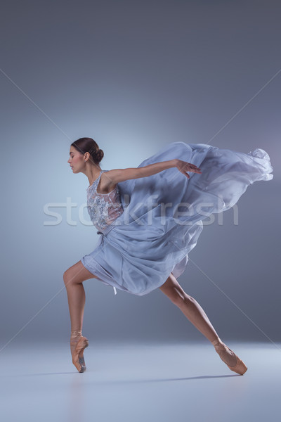 Bella ballerina dancing blu lungo abito Foto d'archivio © master1305