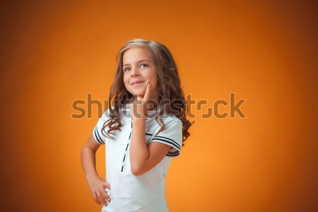 Cute nachdenklich kleines Mädchen orange Porträt Mädchen Stock foto © master1305