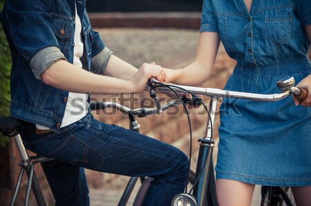 Fiatal pér ül bicikli ellenkező város lábak Stock fotó © master1305