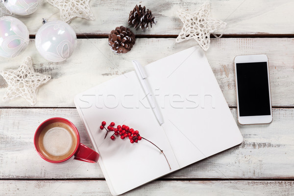 Stok fotoğraf: Açmak · defter · ahşap · masa · telefon · Noel · süslemeleri