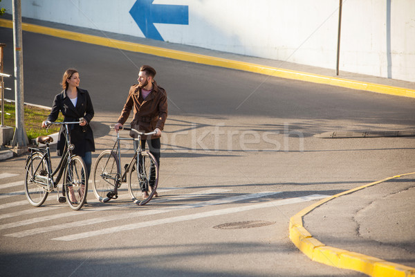 Fiatal pér bicikli ellenkező város lány mosoly Stock fotó © master1305