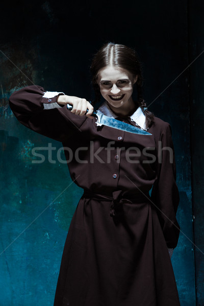 Porträt junge Mädchen Schuluniform Killer Messer Stock foto © master1305