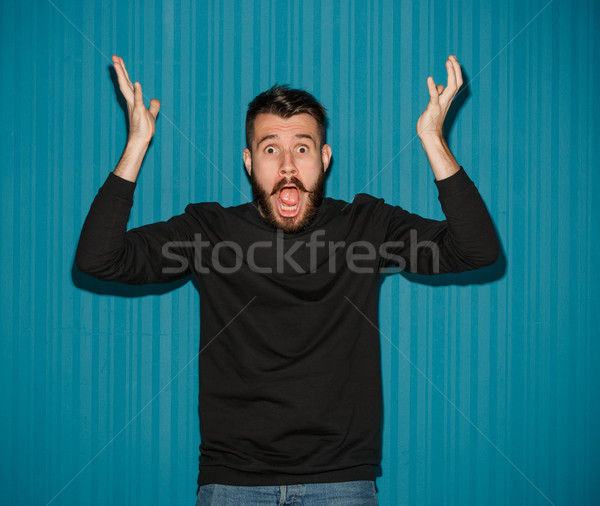 Stock foto: Porträt · junger · Mann · schockiert · Gesichtsausdruck · blau · Studio