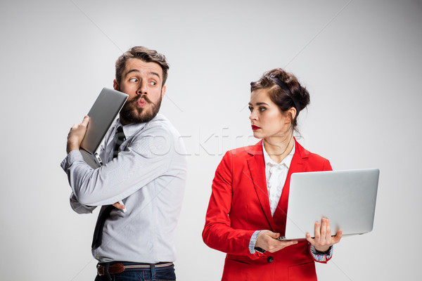 Jonge zakenman zakenvrouw laptops communiceren grijs Stockfoto © master1305