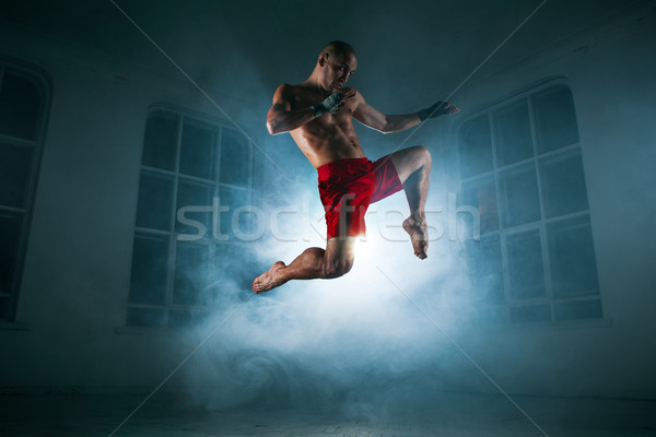 Młody człowiek kickboxing niebieski dymu młodych mężczyzna Zdjęcia stock © master1305