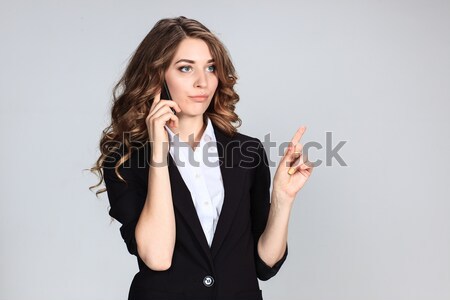 Foto stock: Retrato · mulher · jovem · telefone · cinza