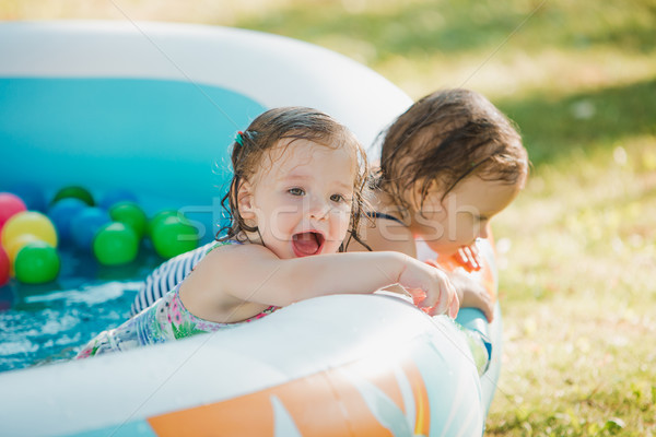 Foto stock: Dos · pequeño · jugando · juguetes · inflable