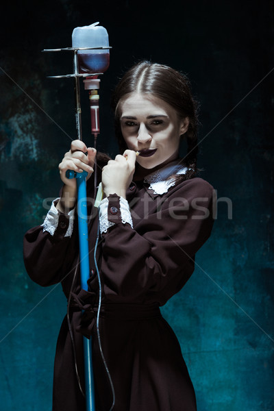 Porträt junge Mädchen Schuluniform Vampir Drop Stock foto © master1305