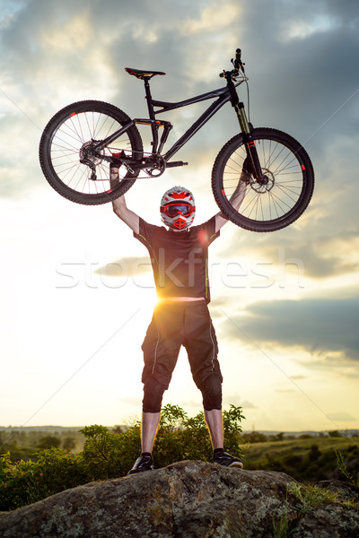 Profissional ciclista equitação bicicleta para baixo colina Foto stock © maxpro
