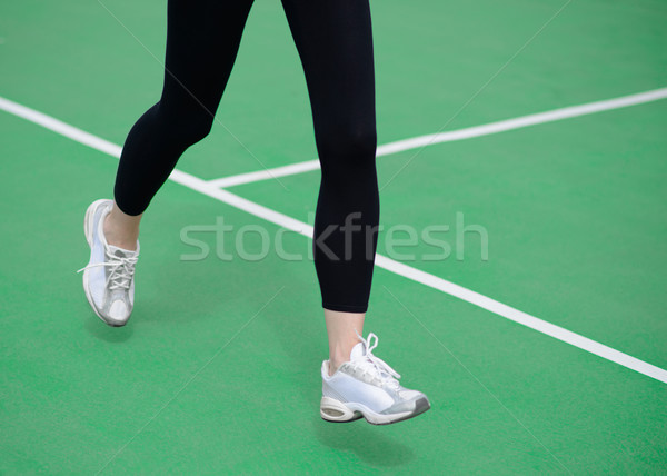 Frau Athleten Läufer Fuß läuft grünen Stock foto © maxpro