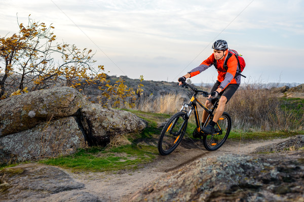 騎自行車 紅色 夾克 騎術 自行車 線索 商業照片 © maxpro