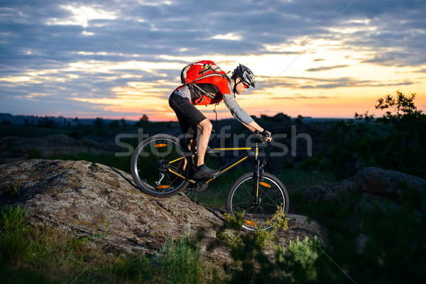 Ciclista equitazione bike giù Hill montagna Foto d'archivio © maxpro