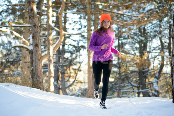 Mulher jovem corrida belo inverno floresta ensolarado Foto stock © maxpro