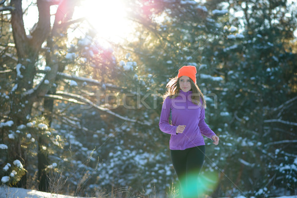 年輕女子 運行 美麗 冬天 森林 晴朗 商業照片 © maxpro