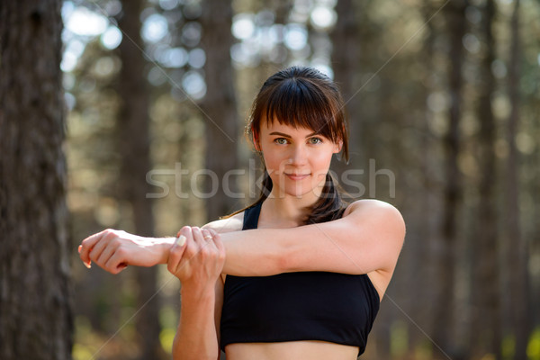 Portret młodych kobieta fitness sosny lasu Zdjęcia stock © maxpro