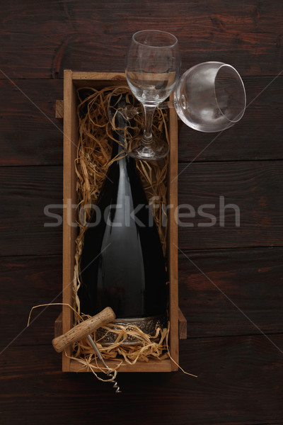 [[stock_photo]]: Vin · rouge · bouteille · verres · tire-bouchon · bois · caisse