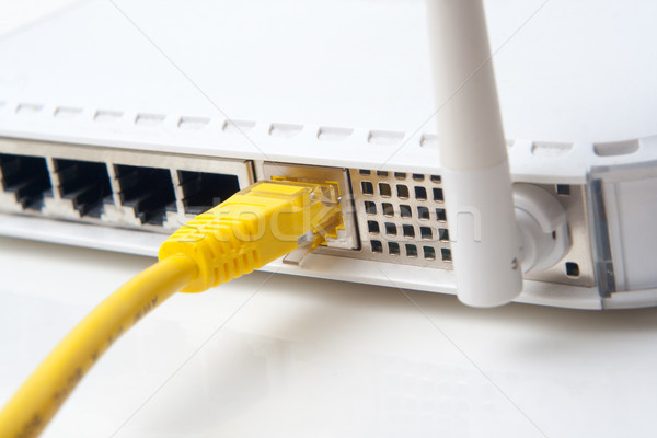Router wireless lan galben reţea cablu afaceri Imagine de stoc © Mazirama