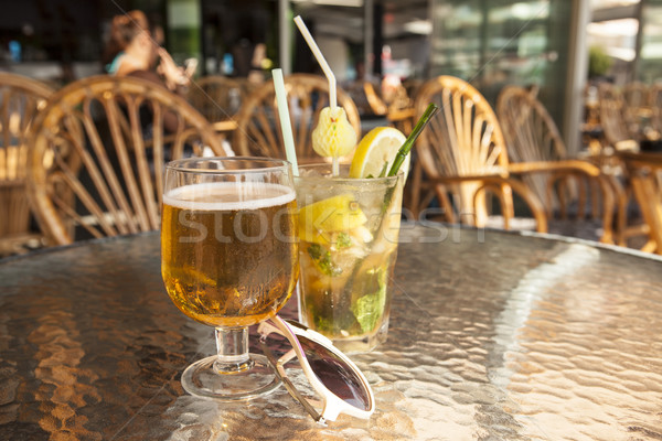 Vidrio cerveza mojito aceitunas mesa fondo Foto stock © mcherevan