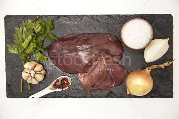 Pièces fraîches brut boeuf foie oignon [[stock_photo]] © mcherevan