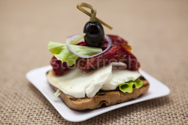 Délicieux espagnol tapas rustique mozzarella tomates séchées [[stock_photo]] © mcherevan