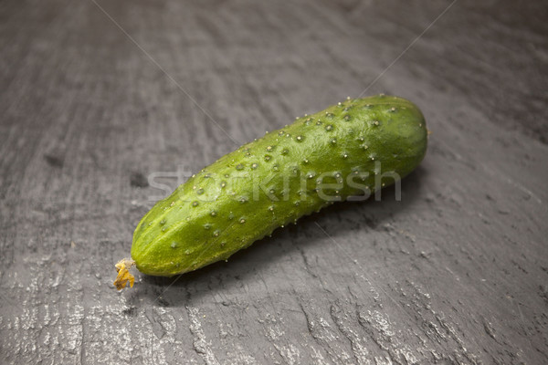 Frischen appetitlich lecker Gurken Stein Holz Stock foto © mcherevan