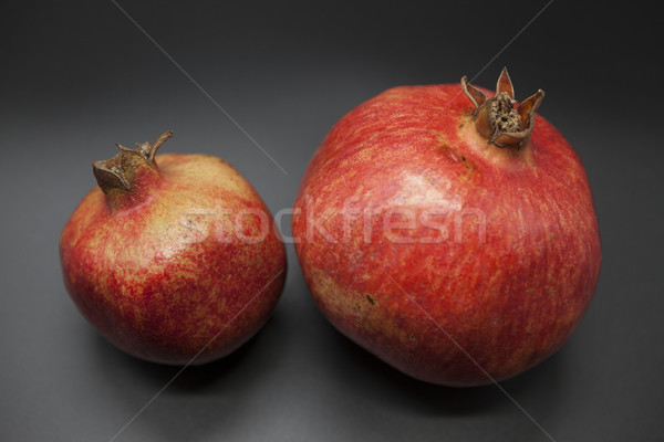 Dois fruto suculento espanhol romã escuro Foto stock © mcherevan