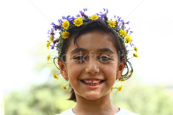 Gänseblümchen Gras Natur Mädchen kid Stock foto © mehmetcan