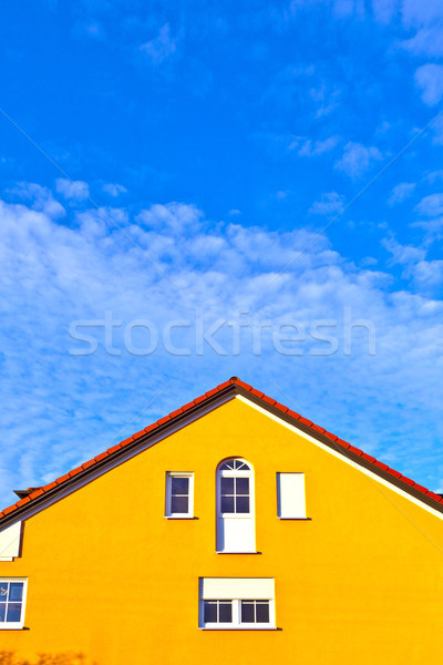 Genel aile ev banliyö mavi gökyüzü gökyüzü inşaat Stok fotoğraf © meinzahn