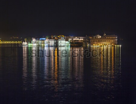 View over lake Pichola at dusk to thew Lake palace Stock photo © meinzahn