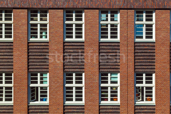 Fachada edificio de oficinas armónico Windows oficina Foto stock © meinzahn