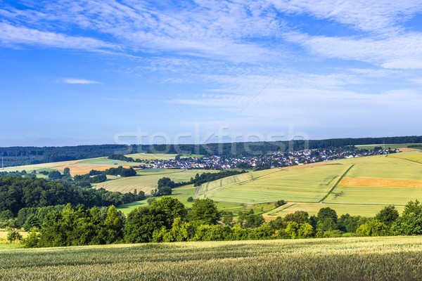 Foto d'archivio: Piccolo · frazione · campi · cielo · blu · natura