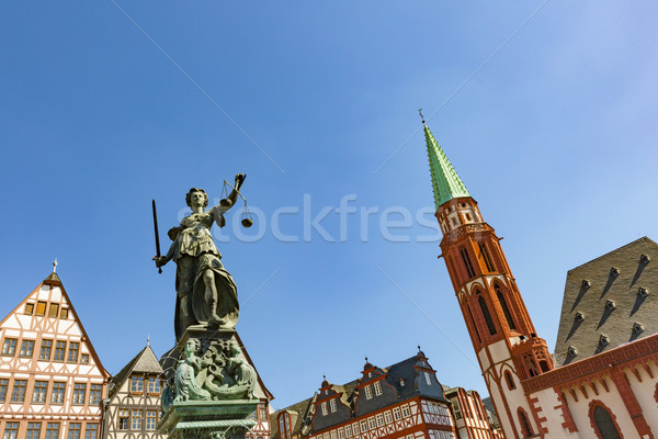 [[stock_photo]]: Dame · justice · sculpture · carré · Francfort · toit