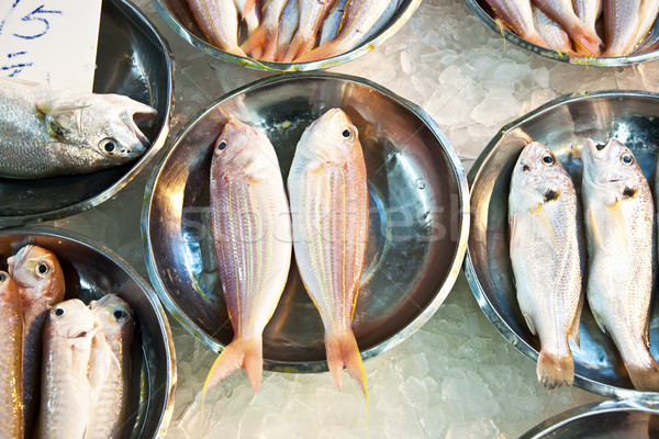 Intreg proaspăt peşte piaţă Asia Imagine de stoc © meinzahn