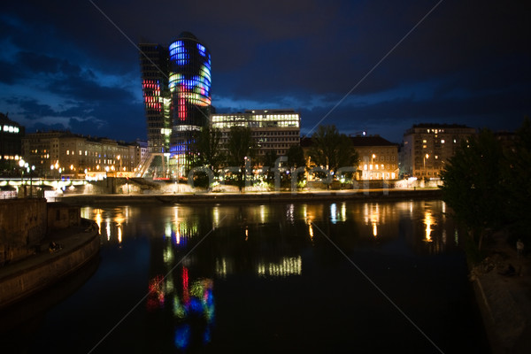 Foto d'archivio: Vetro · fronte · ufficio · torre · notte · Vienna