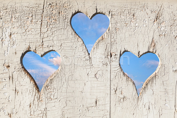 A forma di cuore guardare fuori legno porta cielo Foto d'archivio © meinzahn