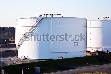 Biały zbiornika gospodarstwa Błękitne niebo przemysłowych schodów Zdjęcia stock © meinzahn