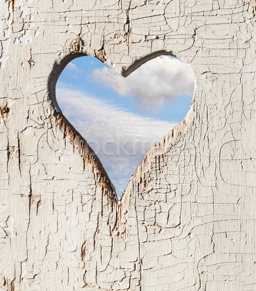 Szív alak néz ki fából készült ajtó égbolt Stock fotó © meinzahn