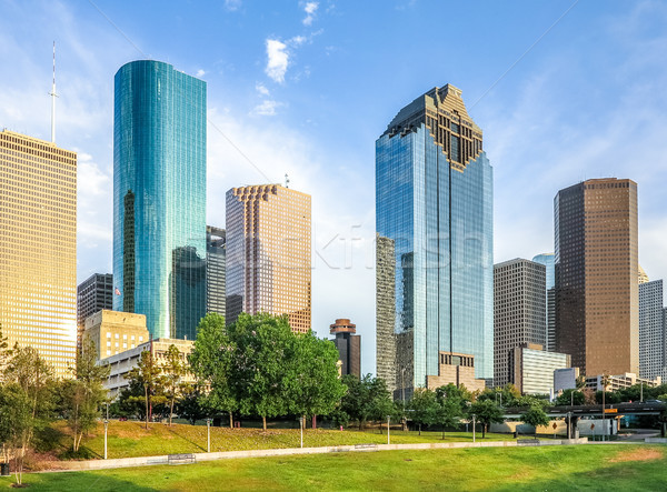 Foto stock: Linha · do · horizonte · escritório · cidade · edifícios · Óleo · parque