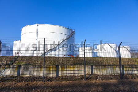 Blanco tanque granja cielo azul construcción fondo Foto stock © meinzahn