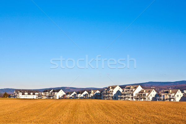Nieuwe huisvesting gezinnen hemel boom Stockfoto © meinzahn