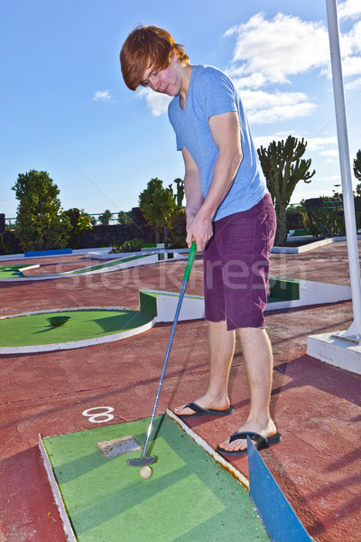 Jongen spelen klein golfbaan huis meisje Stockfoto © meinzahn