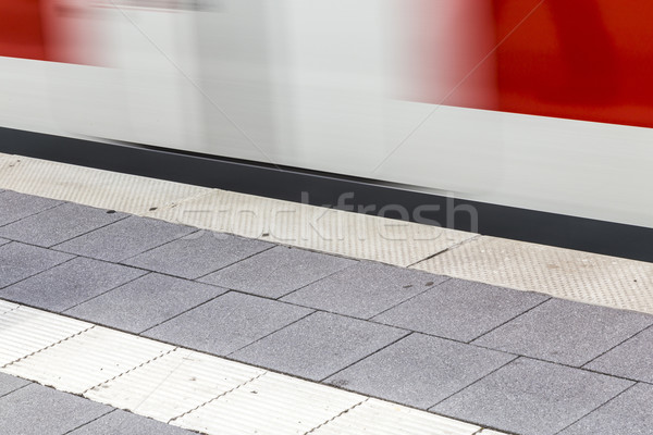 Foto stock: Trem · rápido · em · movimento · metrô · estação · pormenor