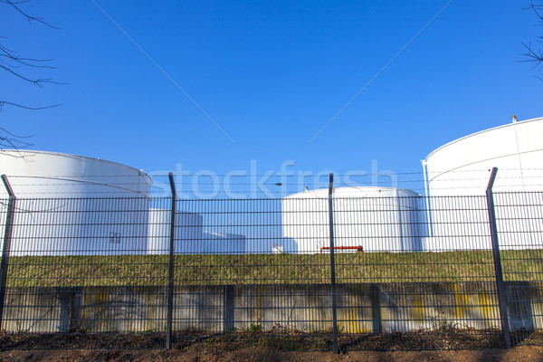 Beyaz tank çiftlik mavi gökyüzü inşaat arka plan Stok fotoğraf © meinzahn