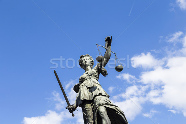 Estatua dama justicia Frankfurt Alemania cielo Foto stock © meinzahn