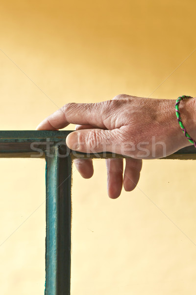 Kéz karkötő dől ablakkeret építkezés fal Stock fotó © meinzahn
