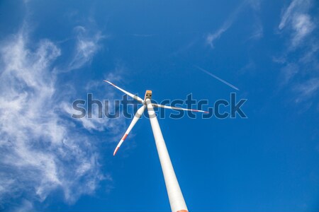 Windturbine elektriciteit blauwe hemel gras groene industrie Stockfoto © meinzahn