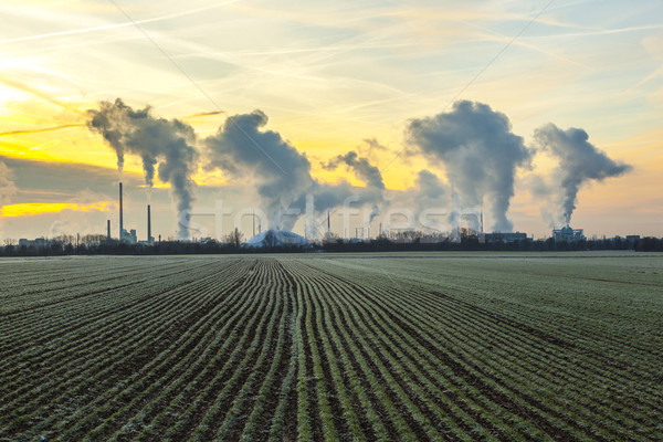 Fum industrie plantă domenii răsărit nori Imagine de stoc © meinzahn