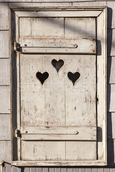 A forma di cuore guardare fuori legno porta finestra Foto d'archivio © meinzahn