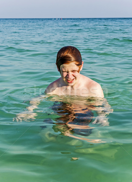 Junge Schwimmen tropischen Ozean Himmel Stock foto © meinzahn